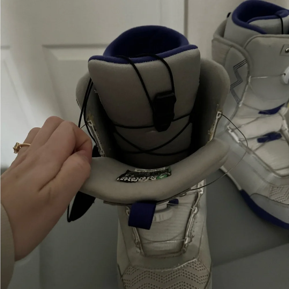 Stylish Women's Winter Boots - Gray and Blue - Picture 2 of 6